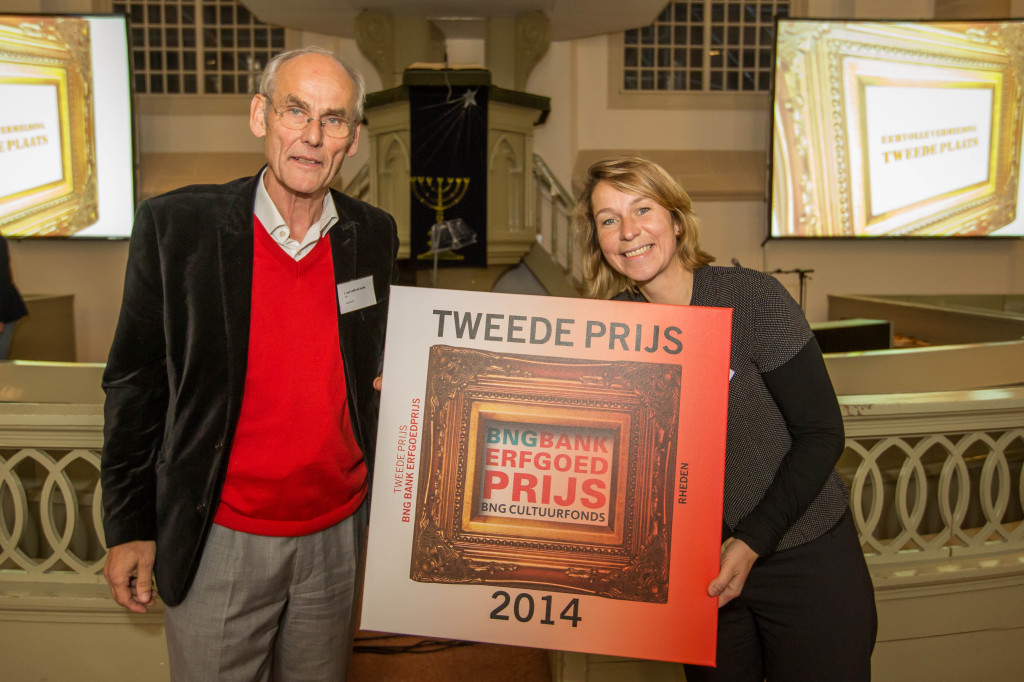 Foto Richard Tennekes: Tweede Plaats gemeente Rheden - BNG Bank Erfgoedprijs 2014. Juryvoorzitter James van Lidth de Jeude en wethouder Nicole Olland